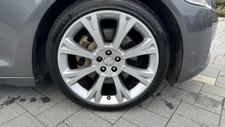 Jaguar XJ 3.0d V6 Portfolio 4dr Auto Diesel Saloon